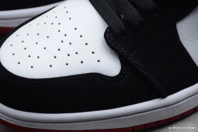 553558-116 Low Black Toe Jordan Air 1 0816